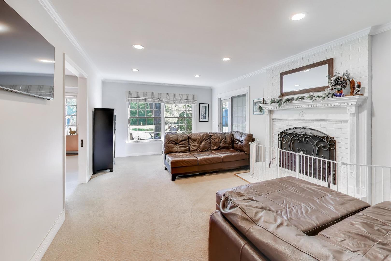 21301 N Woodland Avenue