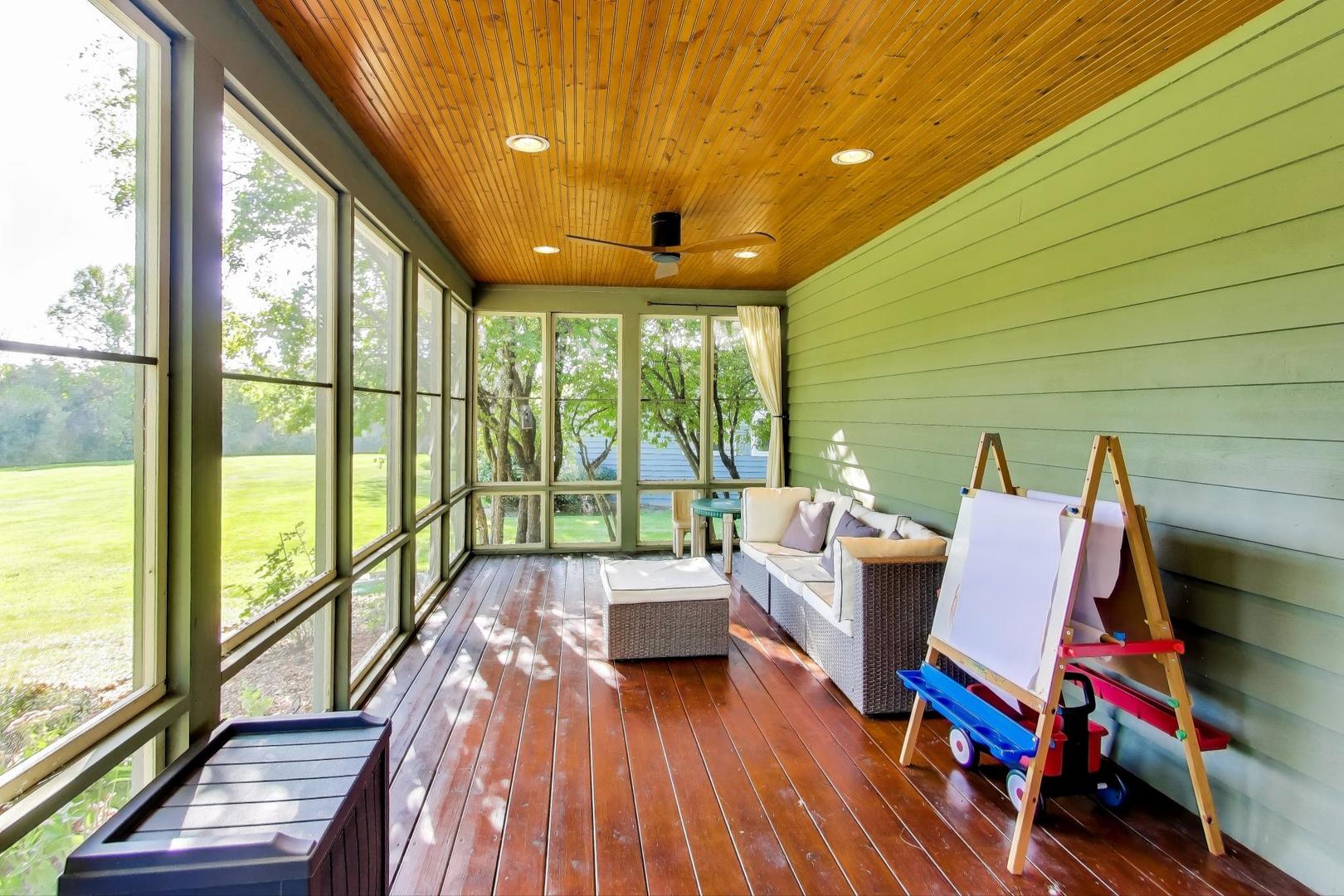 21301 N Woodland Avenue