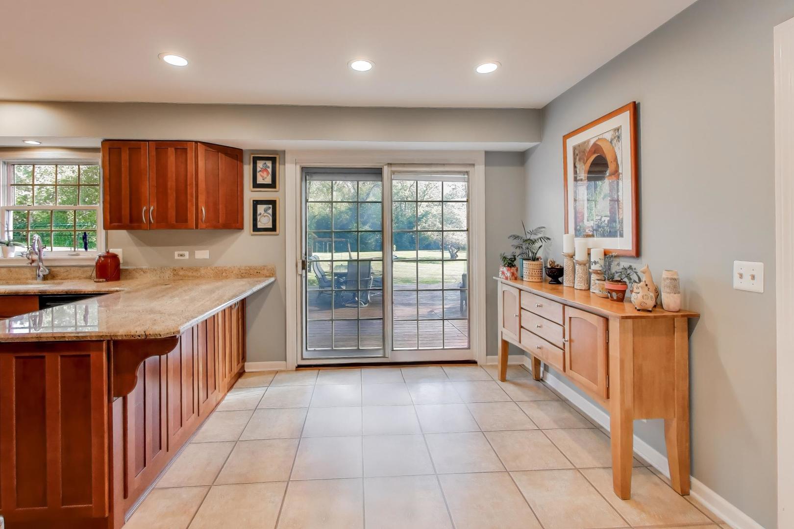 21301 N Woodland Avenue