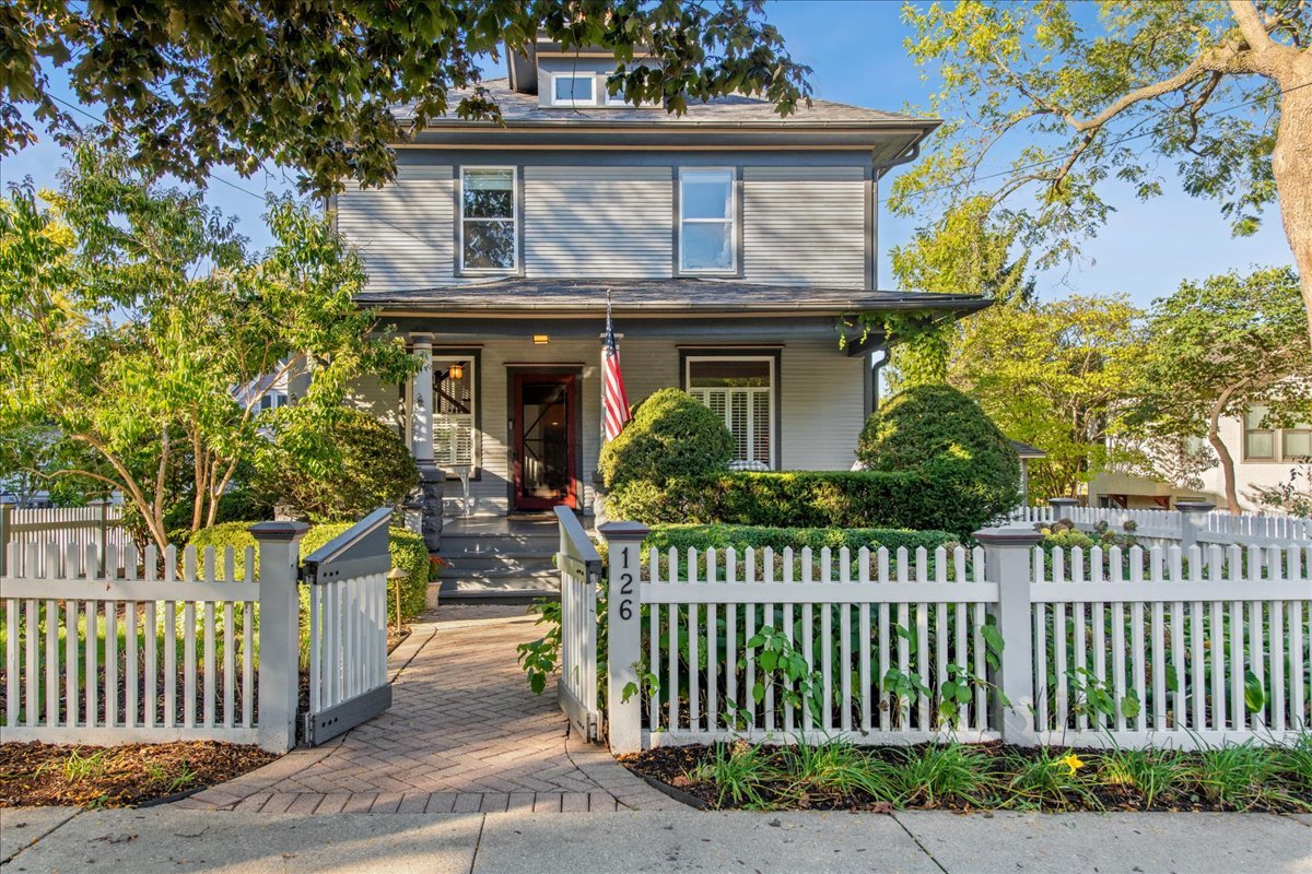 126 W Lake Street