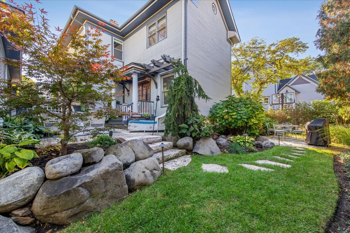 126 W Lake Street