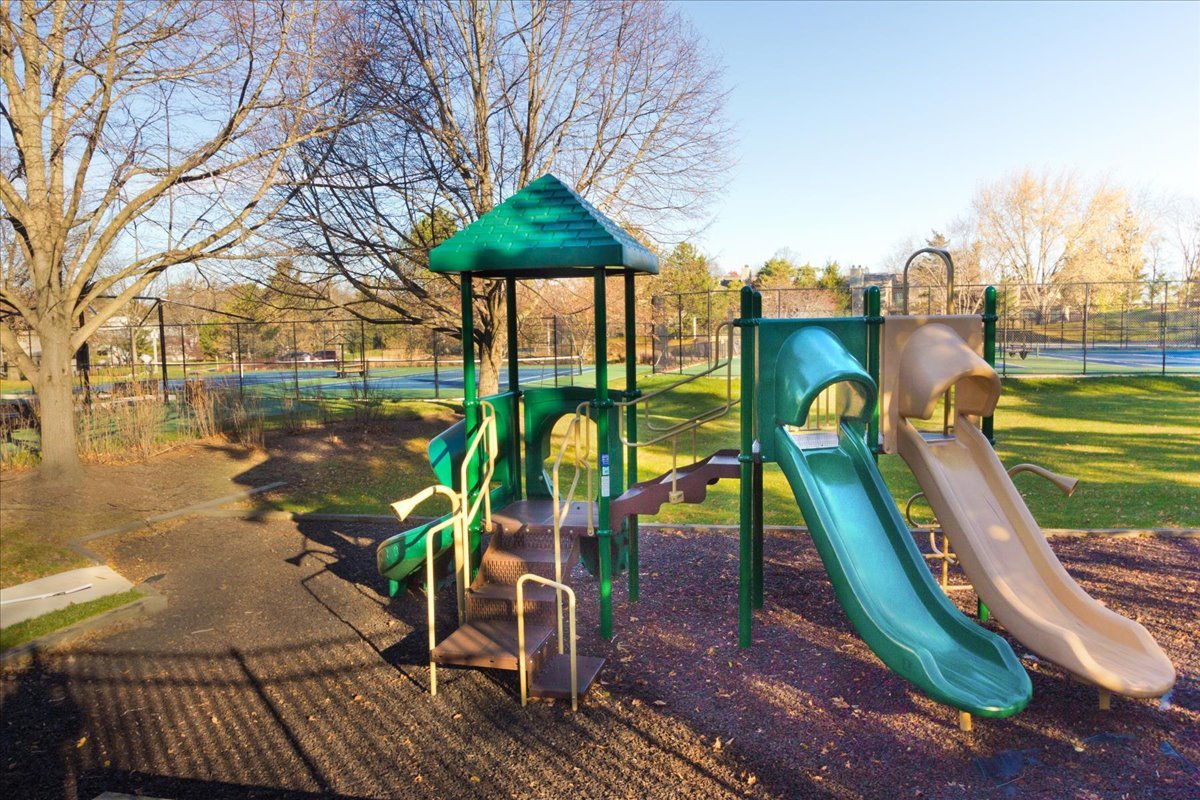 868 Longmeadow Court