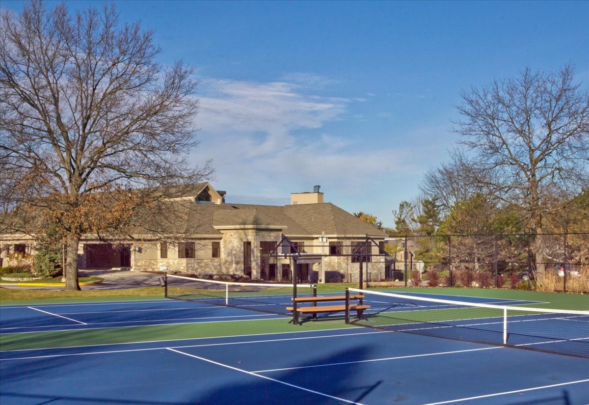 868 Longmeadow Court