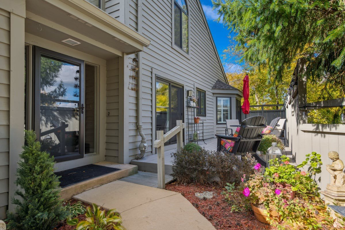 868 Longmeadow Court