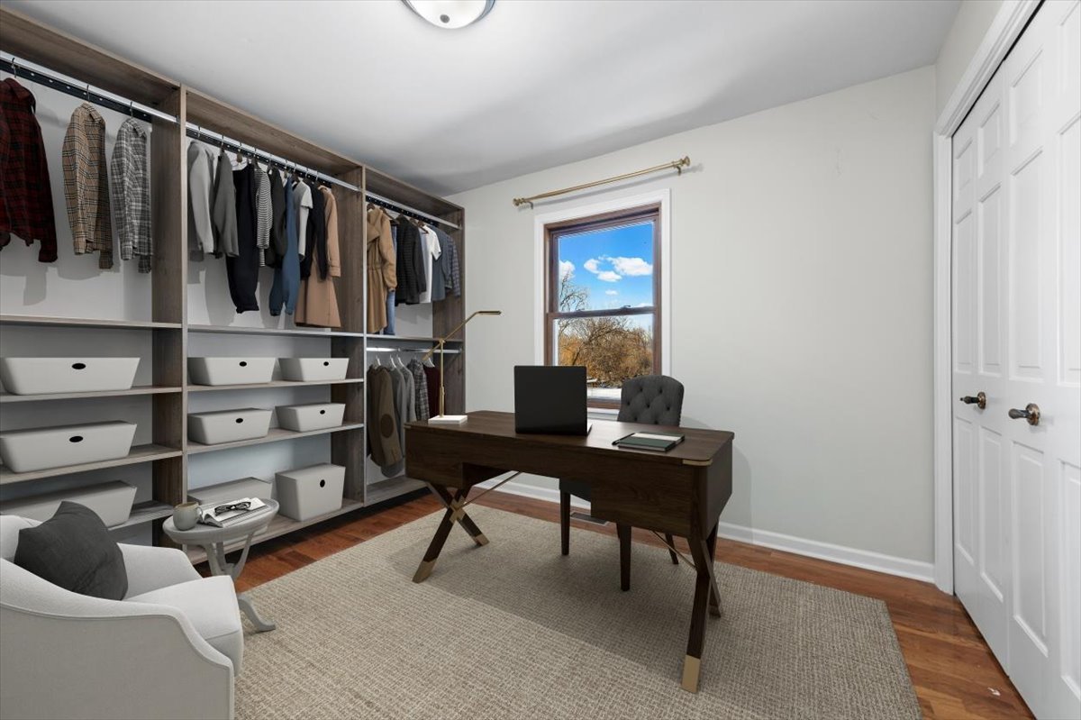 21032 N Crestview Drive