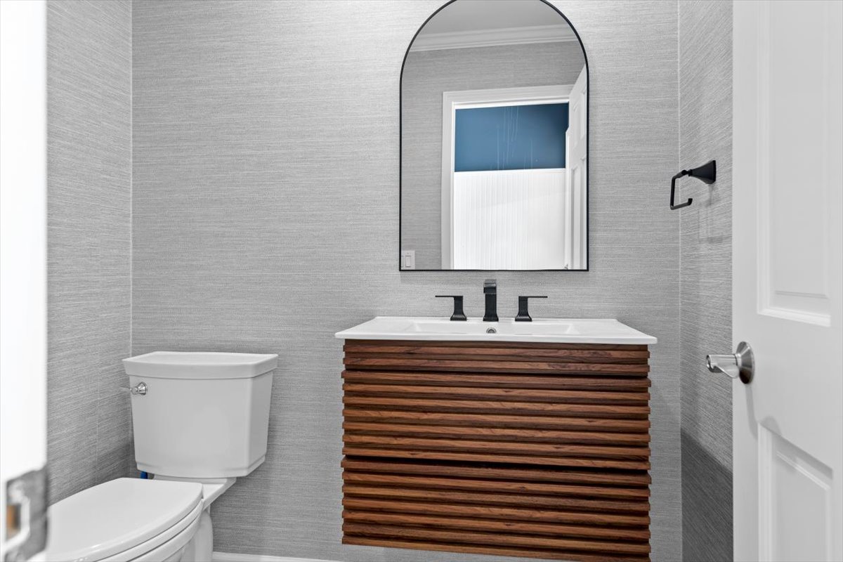 21032 N Crestview Drive