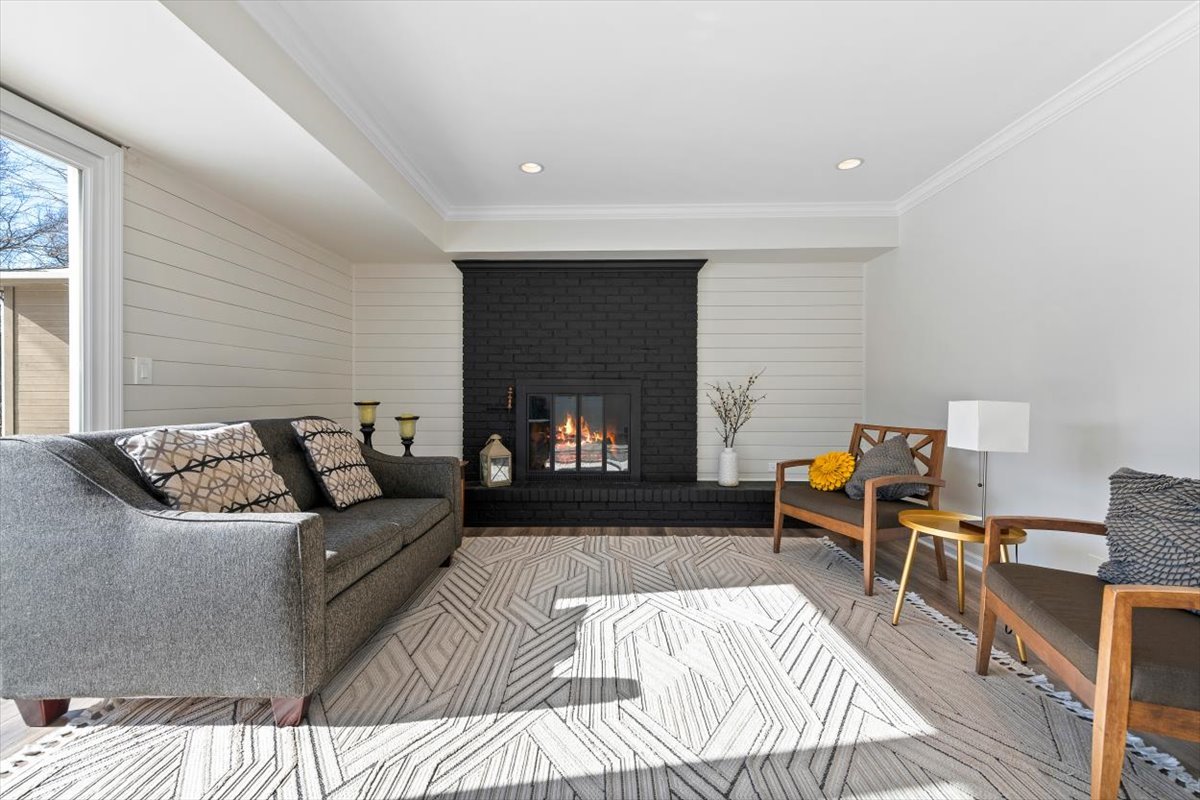 21032 N Crestview Drive