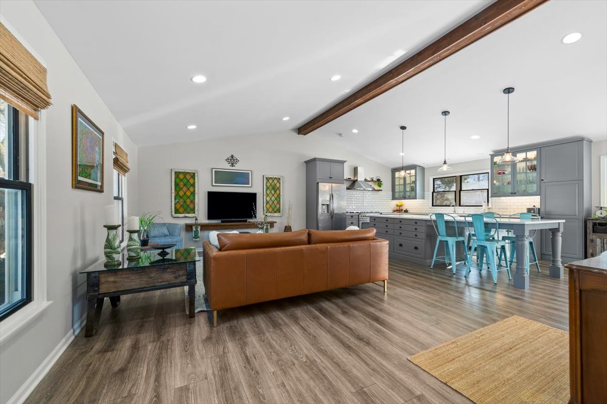 21032 N Crestview Drive