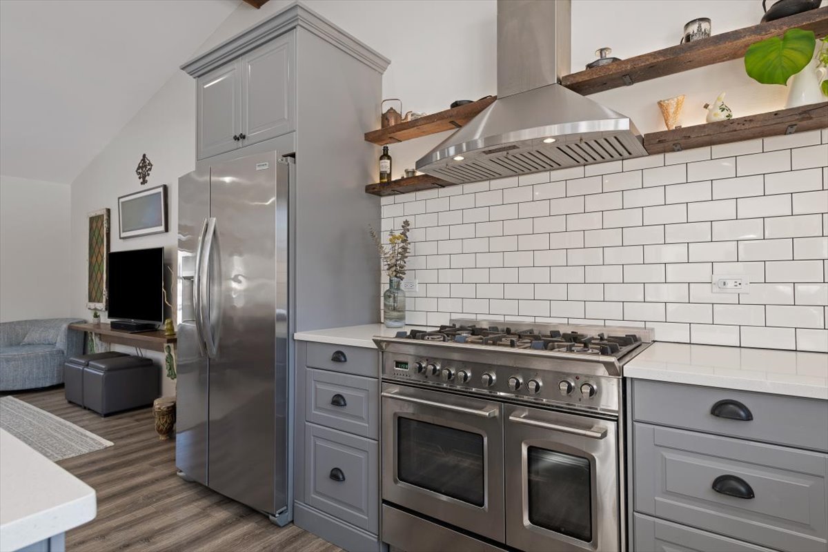 21032 N Crestview Drive