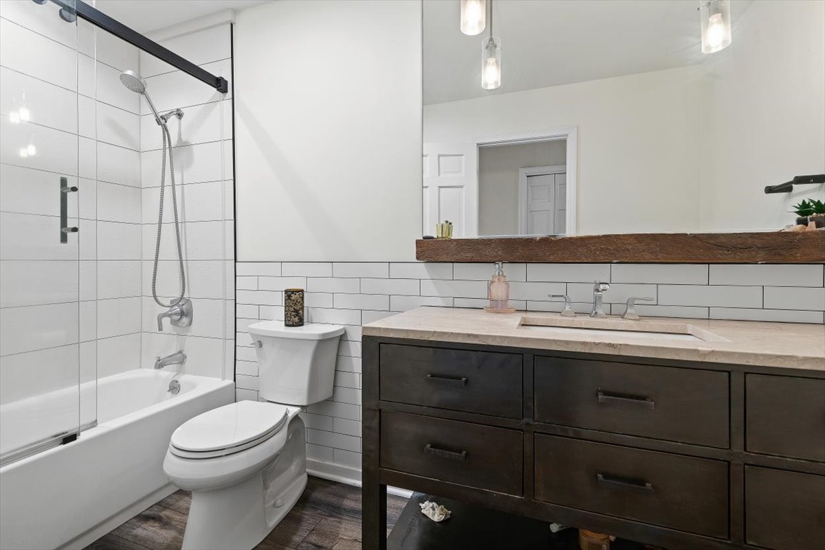 21032 N Crestview Drive