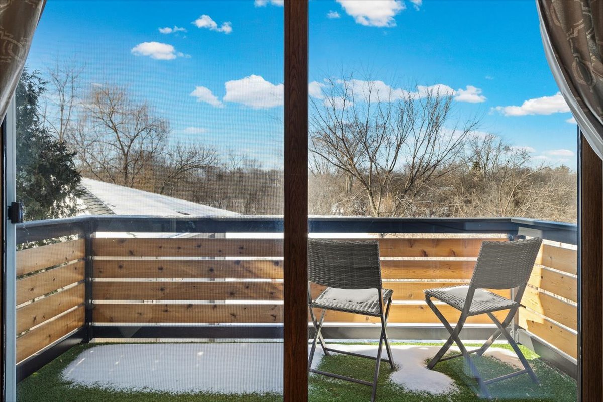 21032 N Crestview Drive