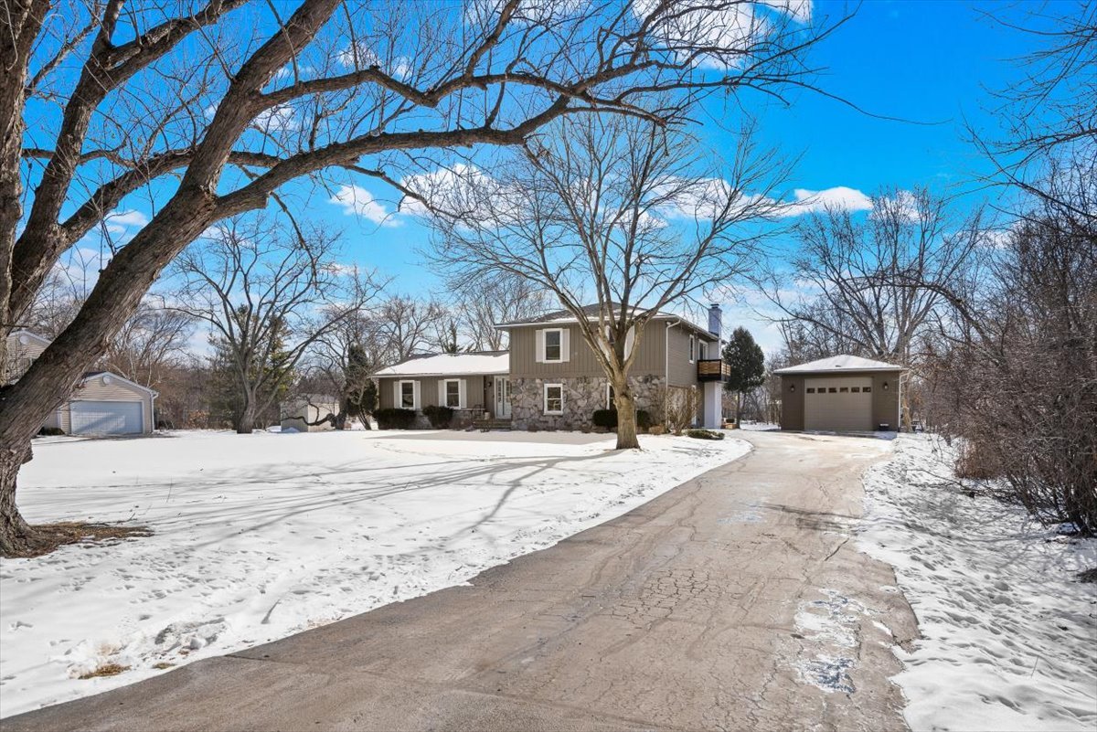 21032 N Crestview Drive