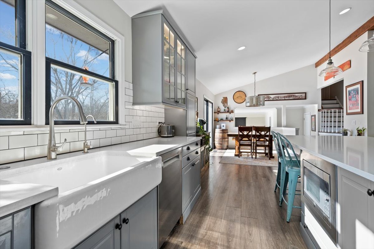 21032 N Crestview Drive