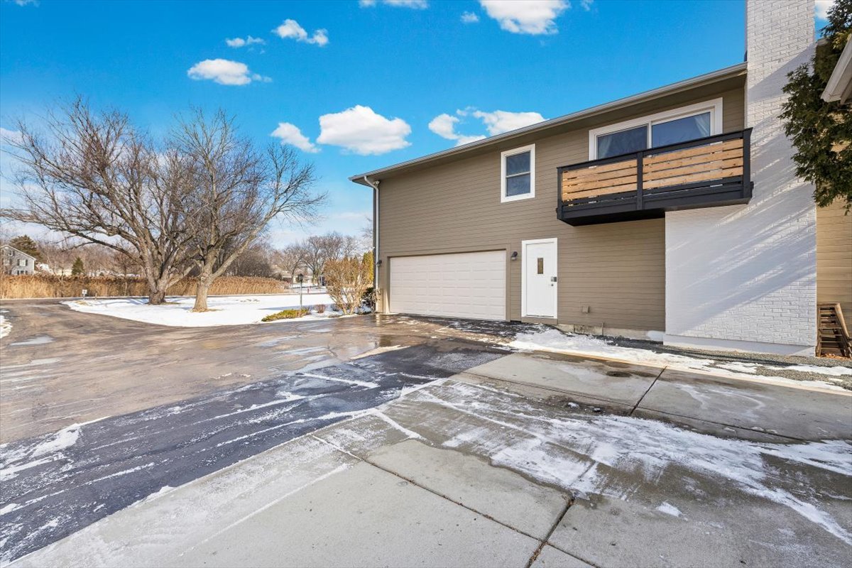 21032 N Crestview Drive