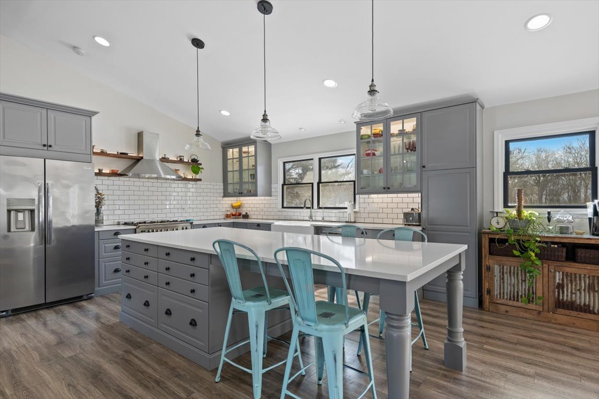 21032 N Crestview Drive