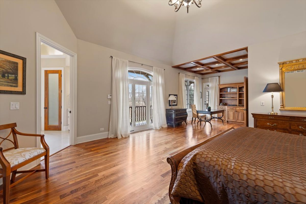 1281 E Longwood Drive