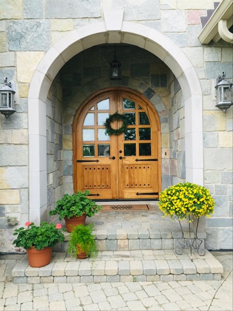 1281 E Longwood Drive