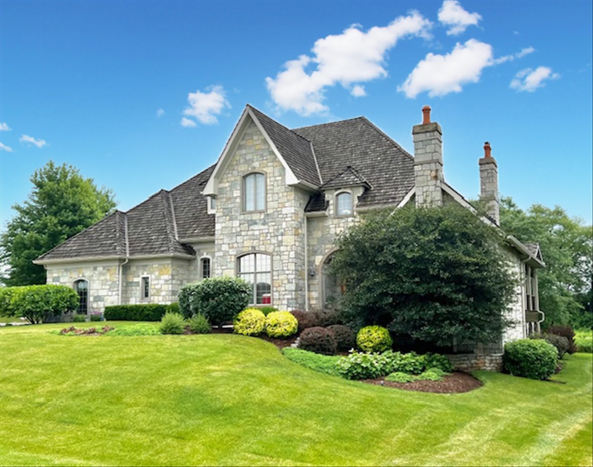 1281 E Longwood Drive