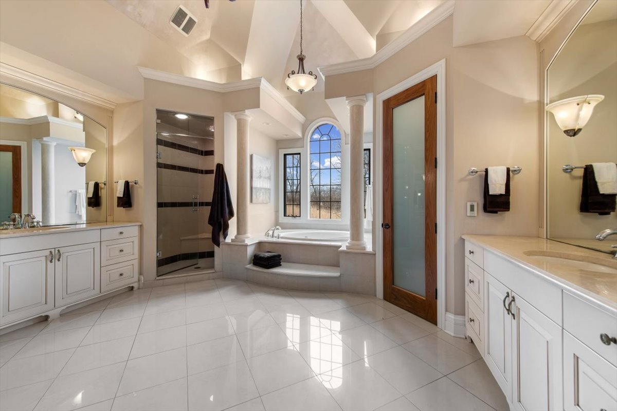 1281 E Longwood Drive