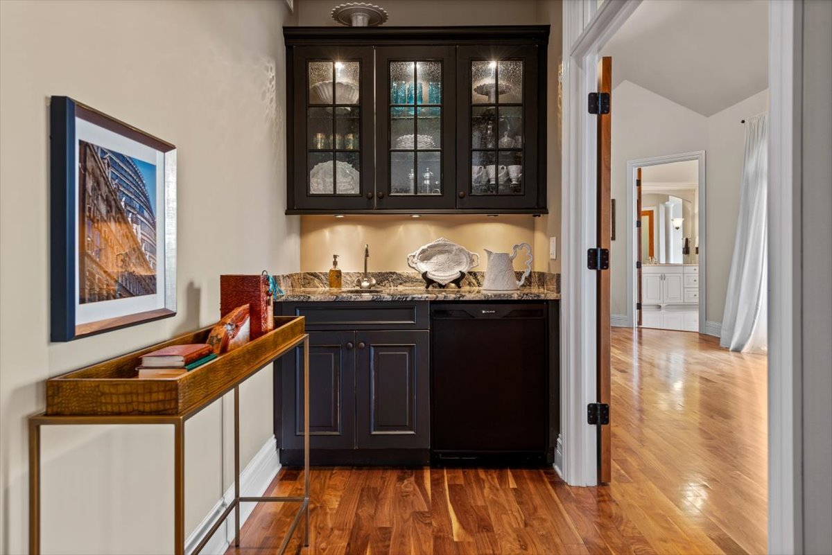 1281 E Longwood Drive