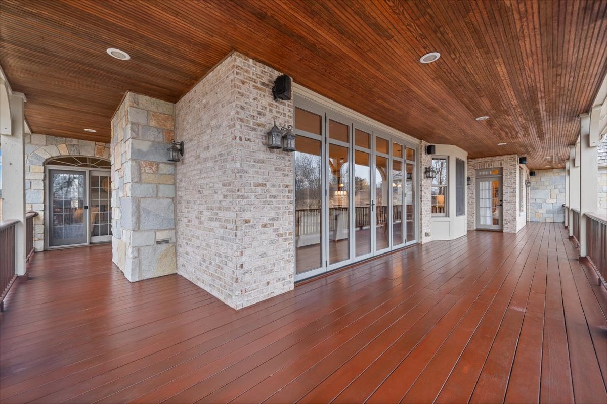 1281 E Longwood Drive