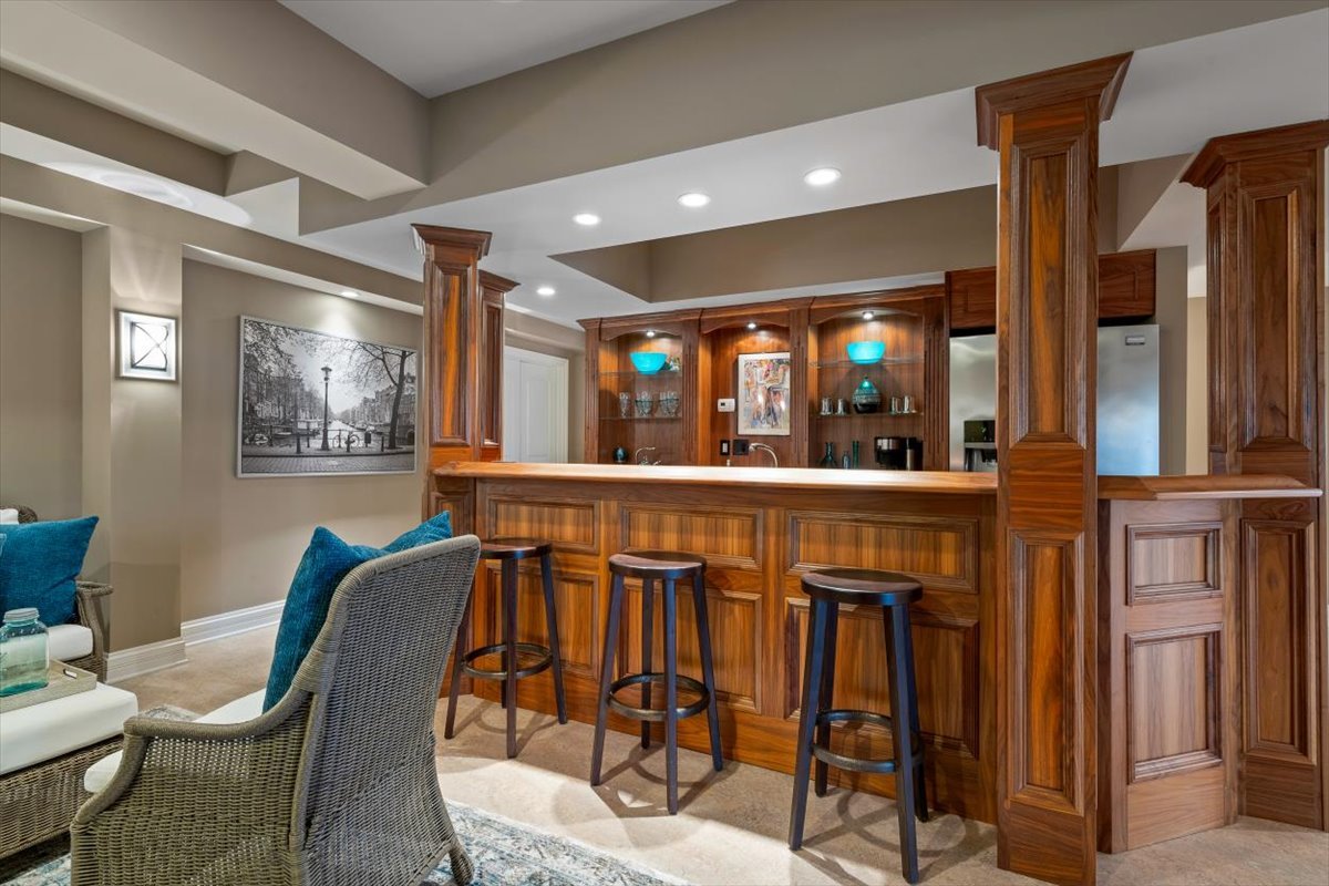 1281 E Longwood Drive