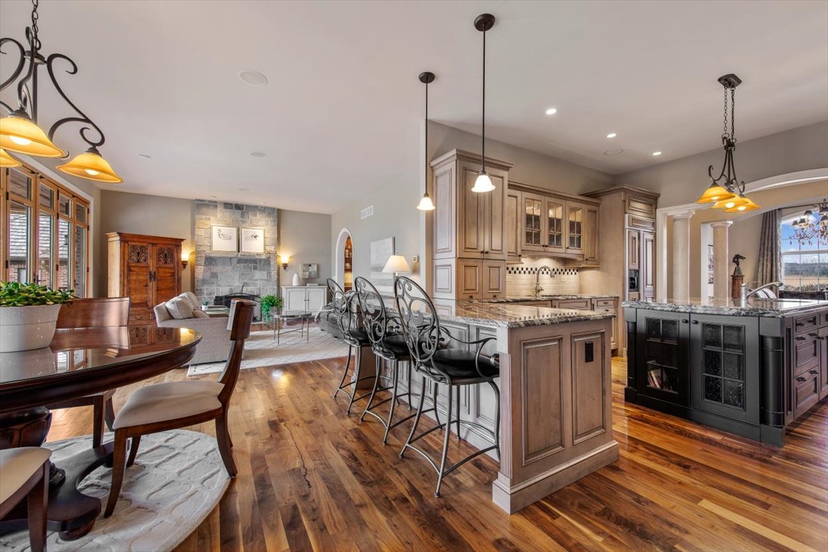 1281 E Longwood Drive