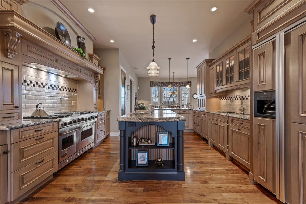 1281 E Longwood Drive