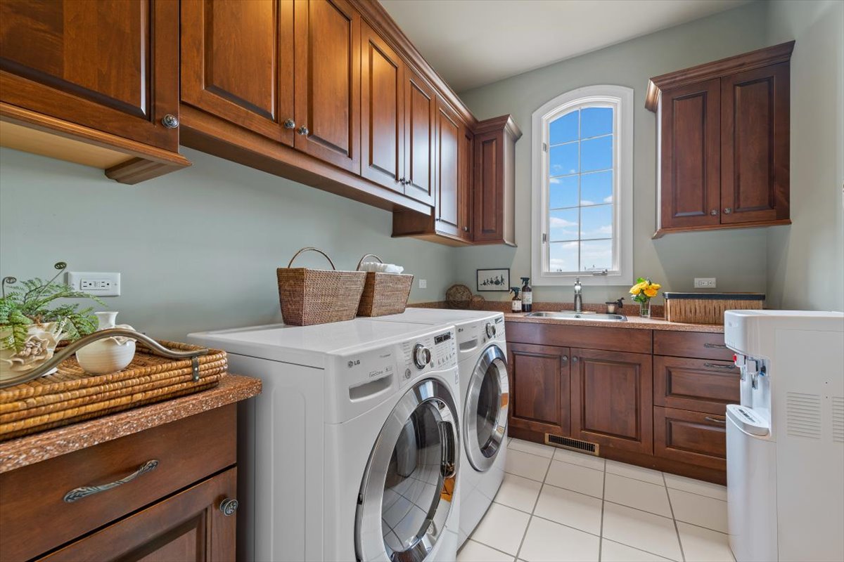 1281 E Longwood Drive