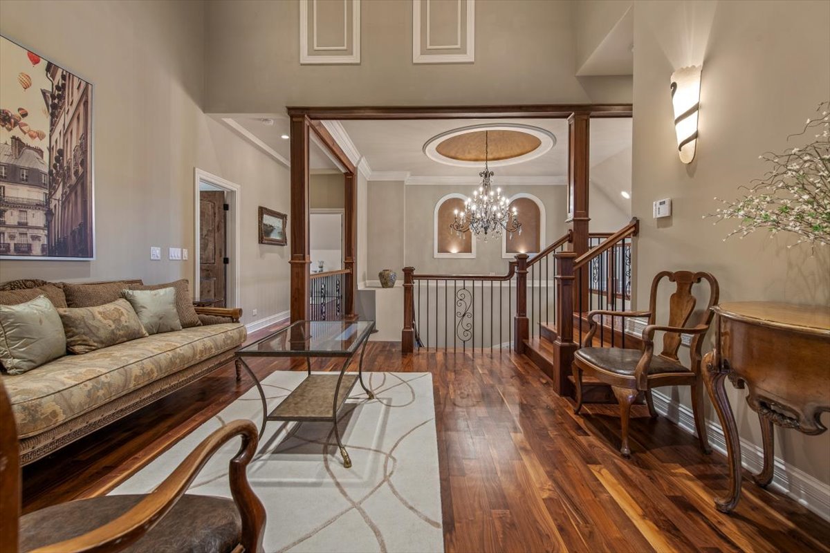 1281 E Longwood Drive