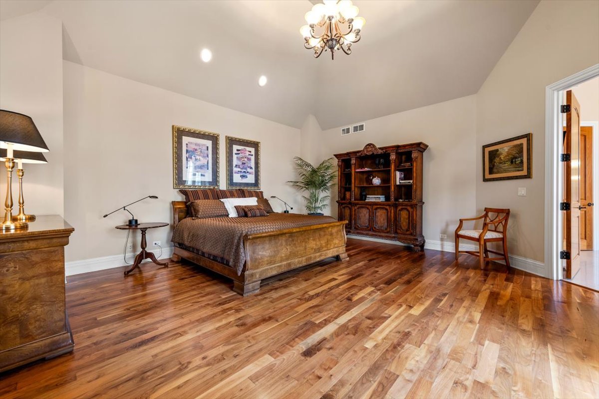 1281 E Longwood Drive