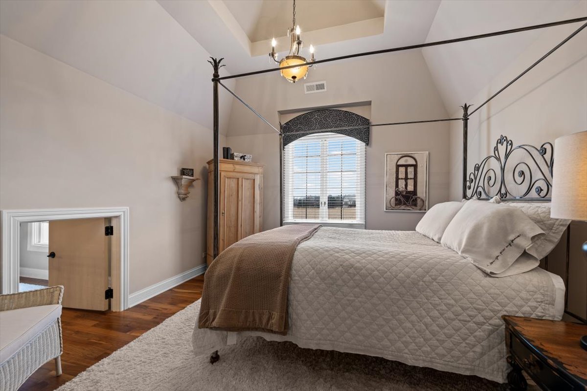 1281 E Longwood Drive