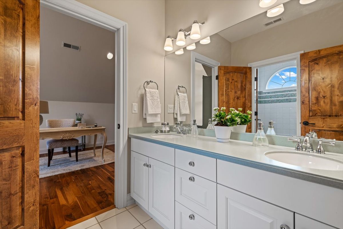 1281 E Longwood Drive