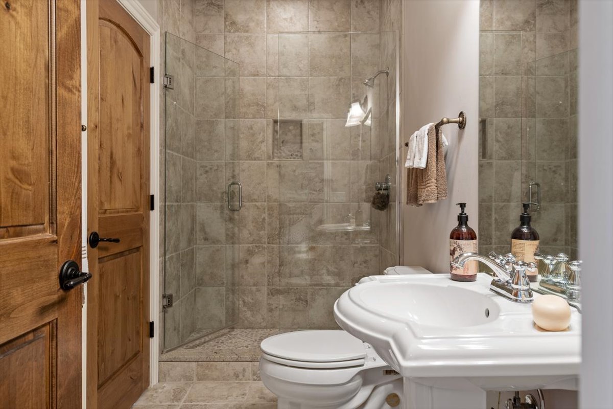 1281 E Longwood Drive