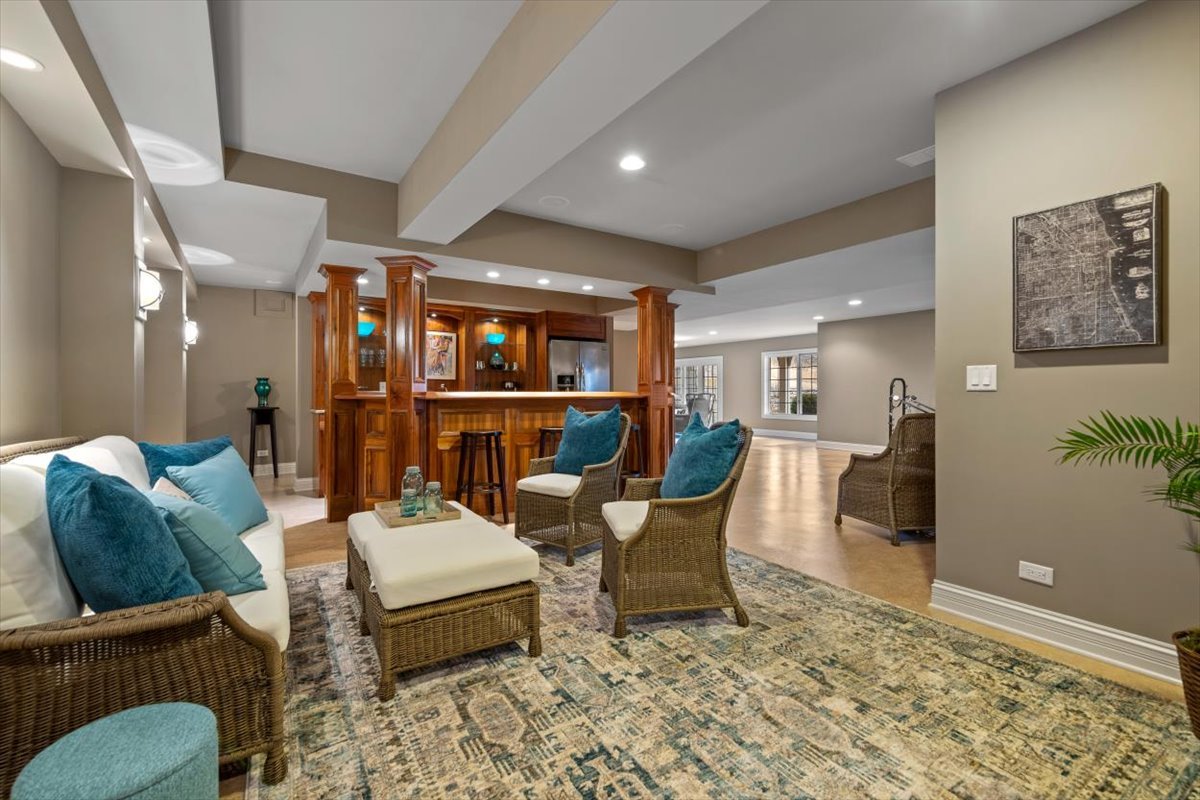 1281 E Longwood Drive