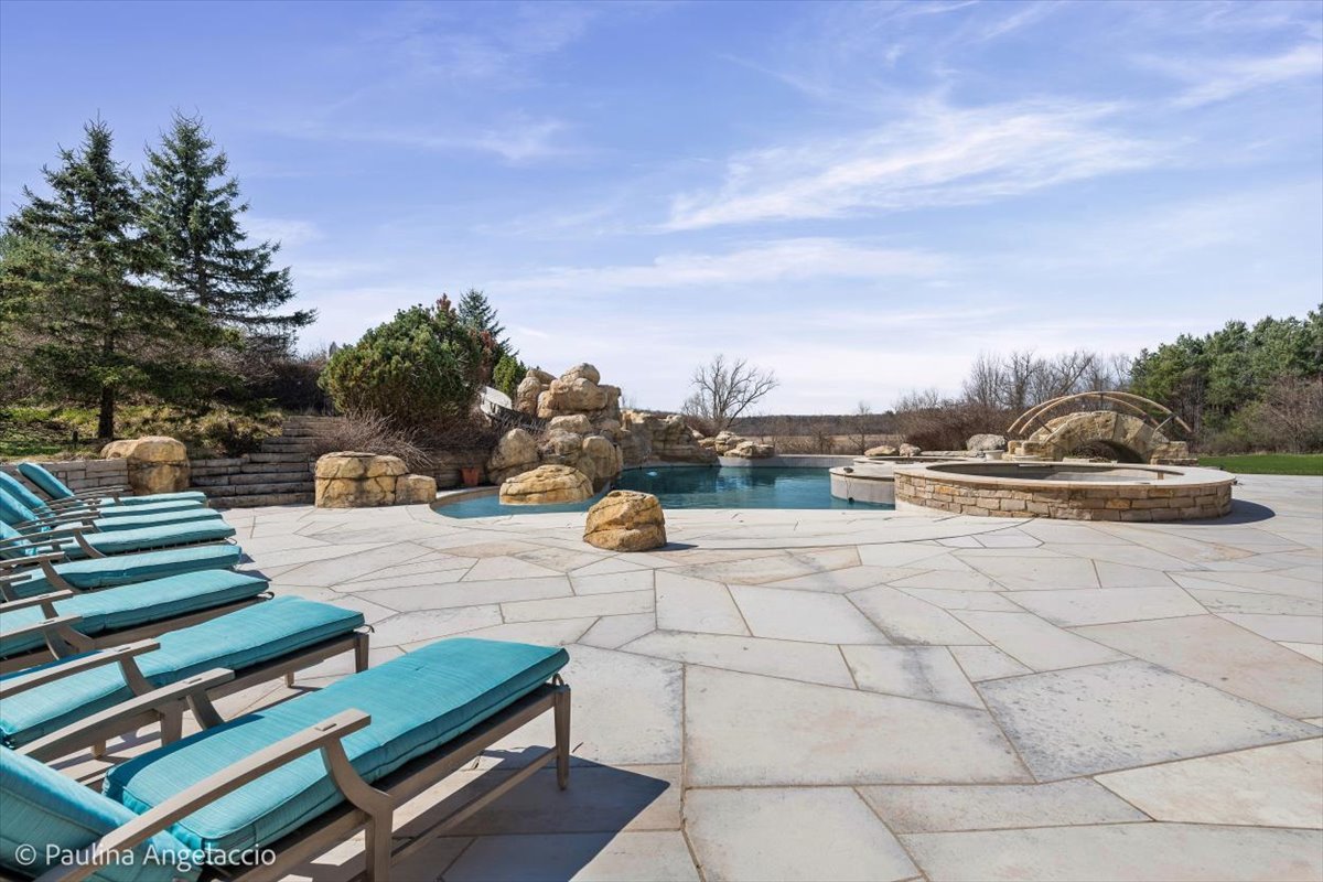 419 N Valley Hill Road