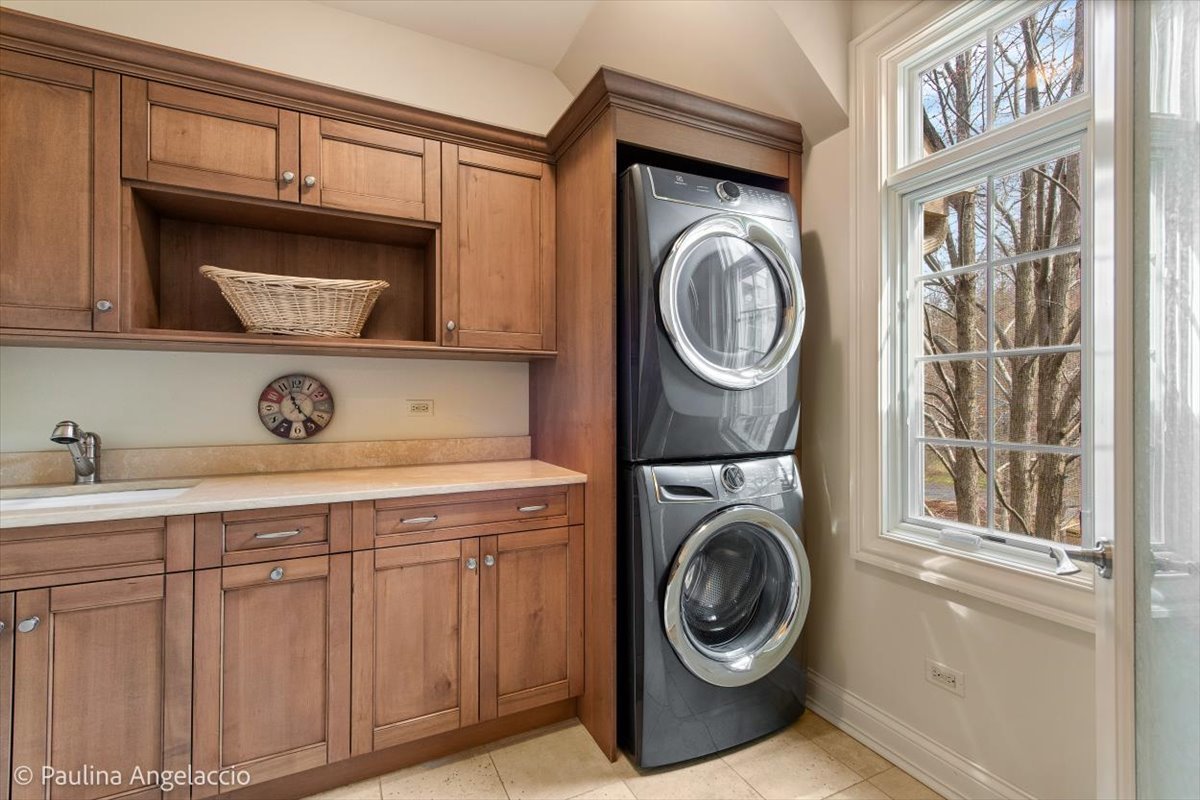 419 N Valley Hill Road