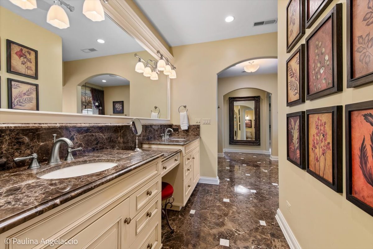 419 N Valley Hill Road