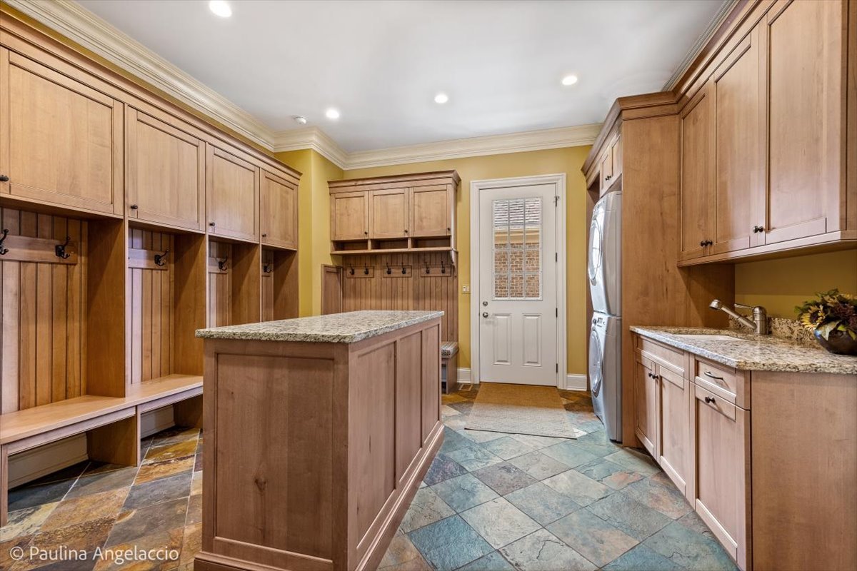 419 N Valley Hill Road