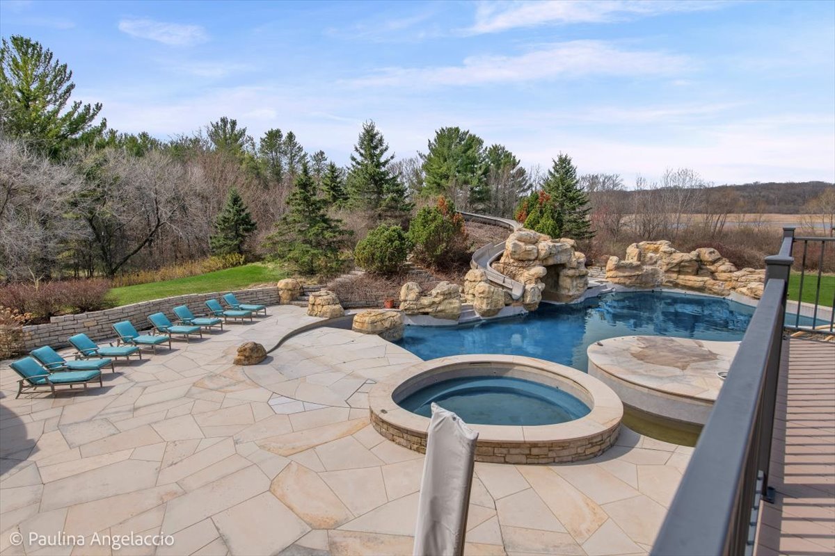 419 N Valley Hill Road