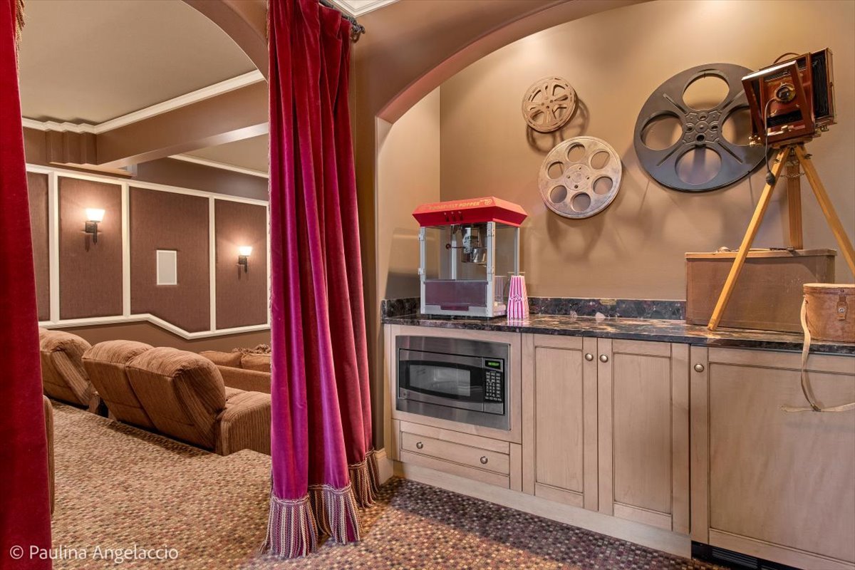 419 N Valley Hill Road