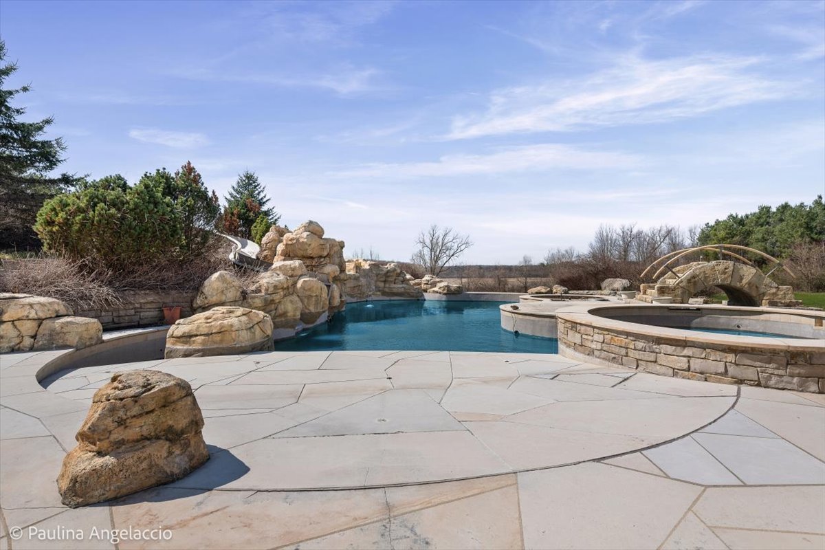 419 N Valley Hill Road