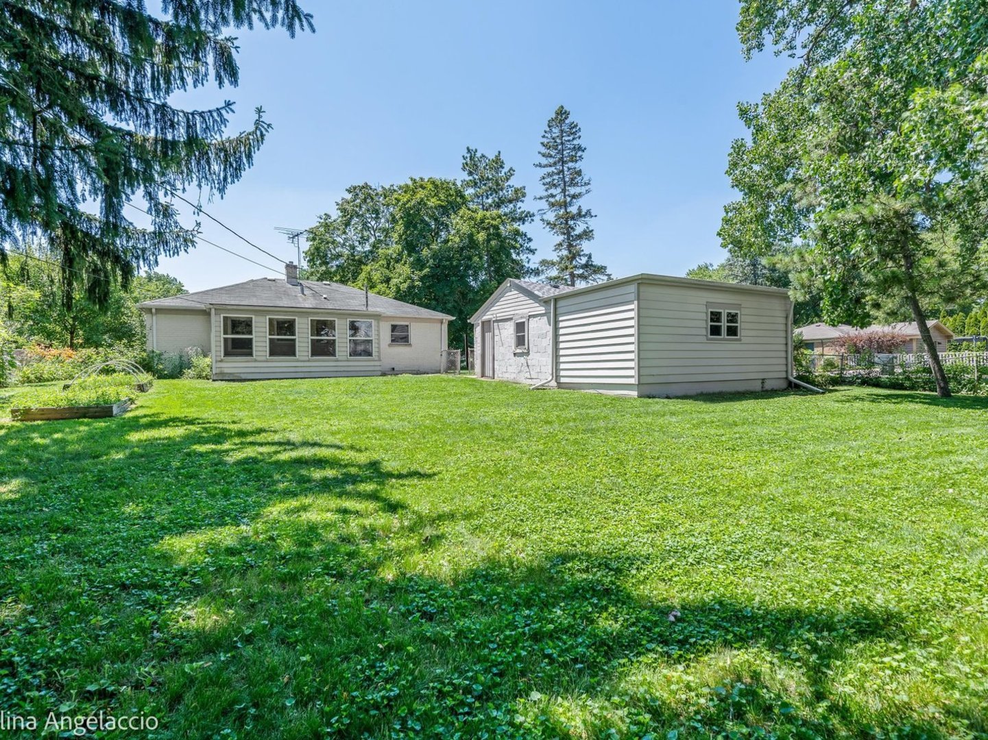 902 E Rockland Road