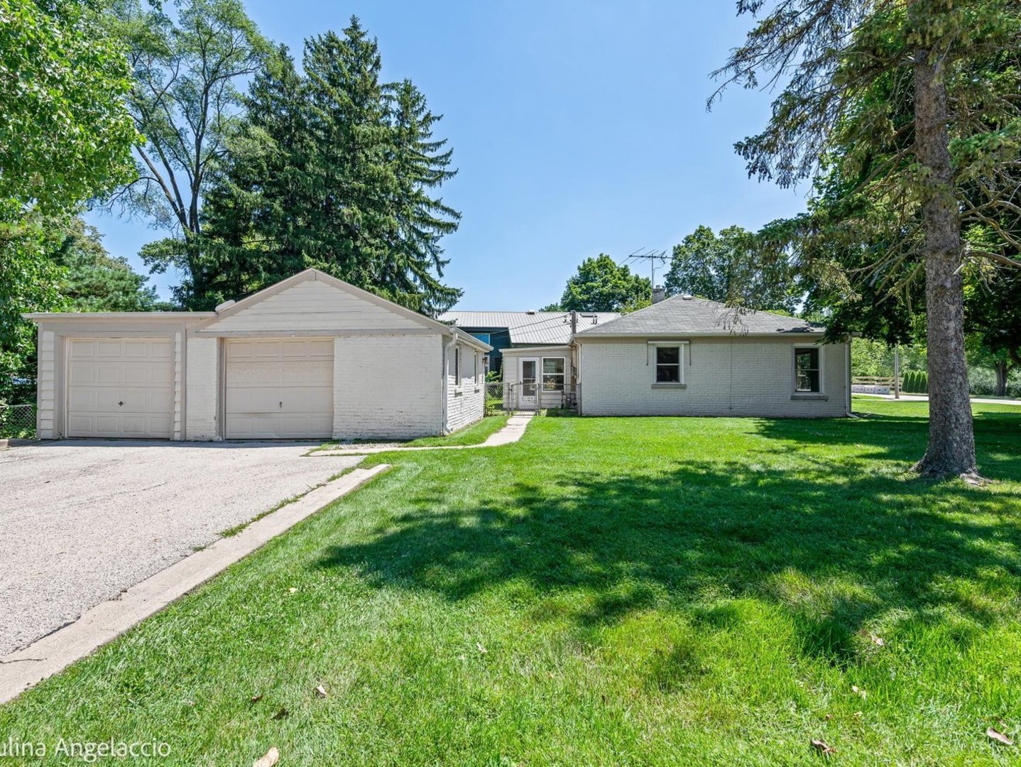 902 E Rockland Road
