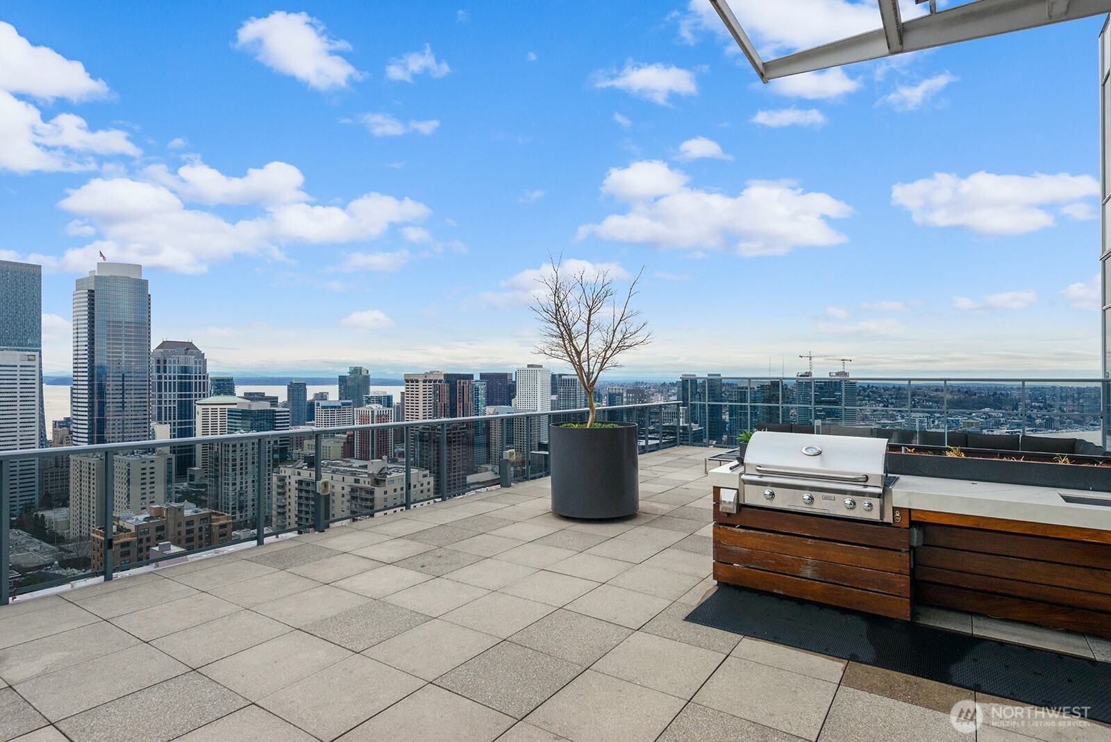 1321 Seneca Street Unit: 1001