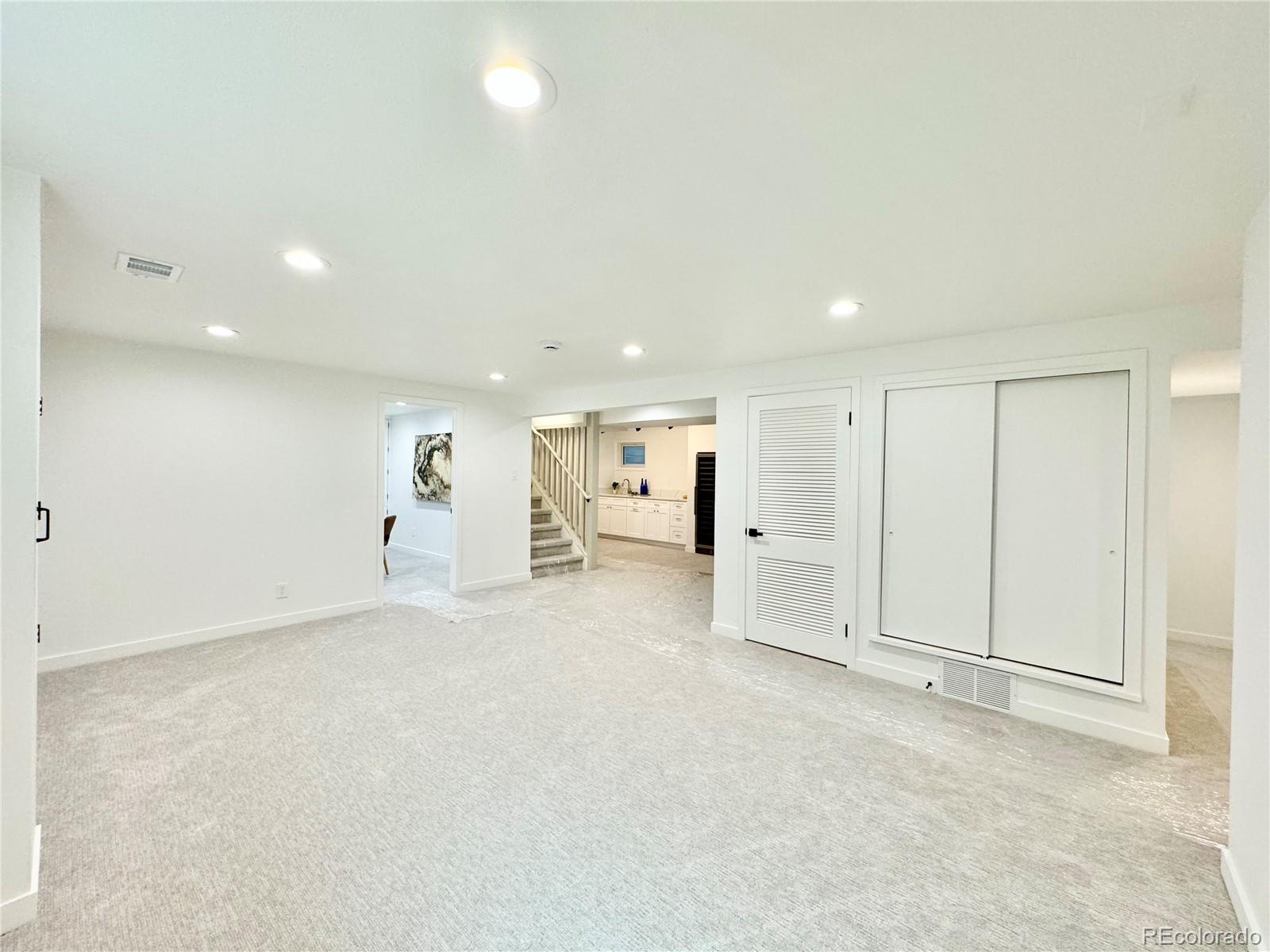 5591 E Lehigh Avenue