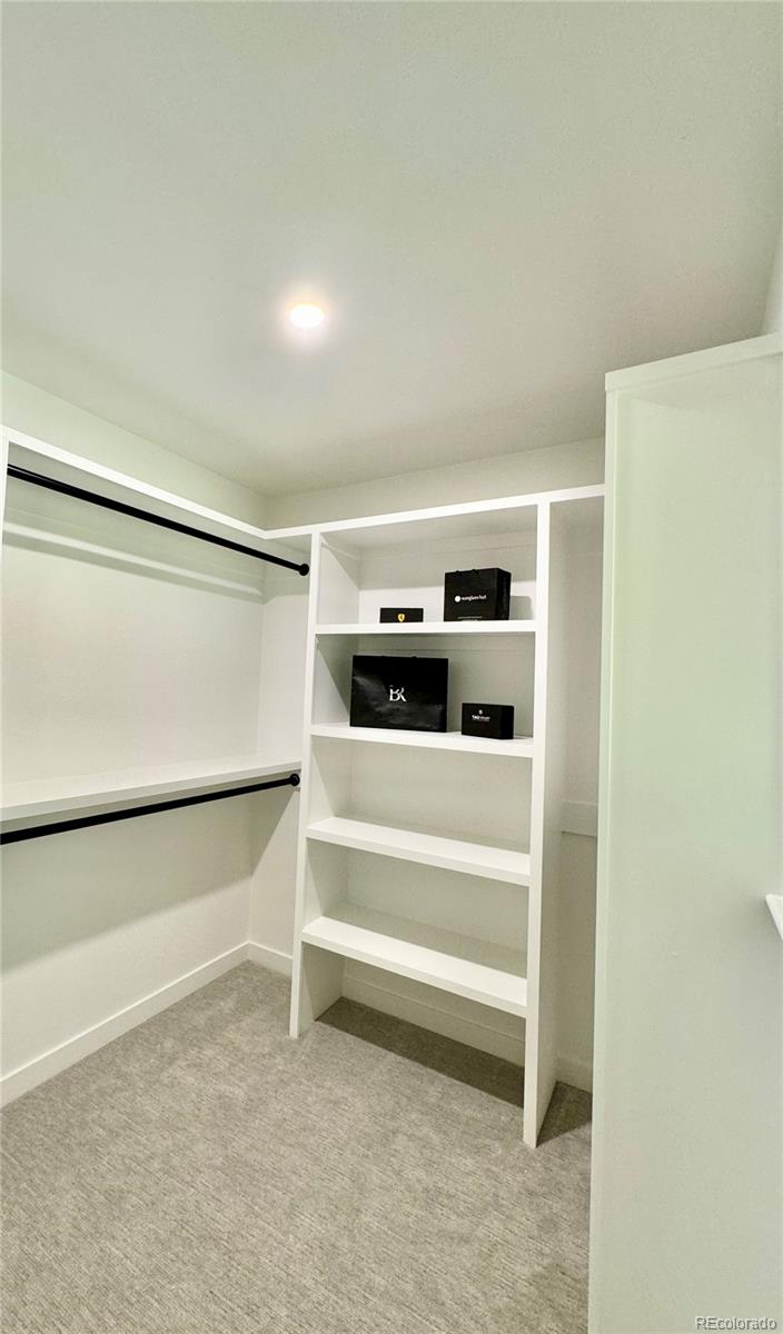 5591 E Lehigh Avenue