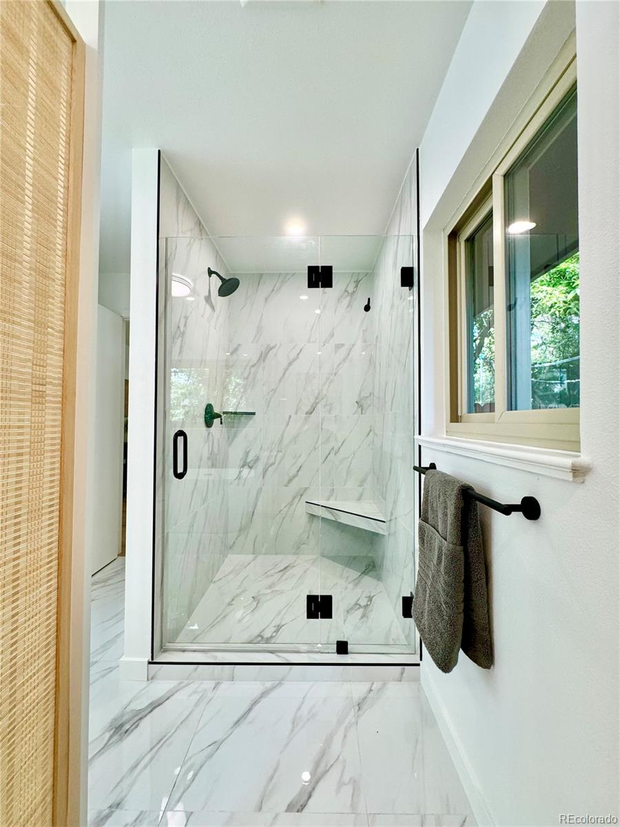 5591 E Lehigh Avenue