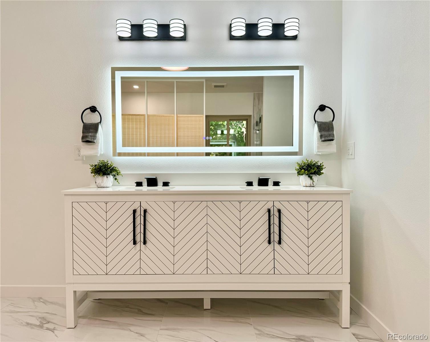 5591 E Lehigh Avenue