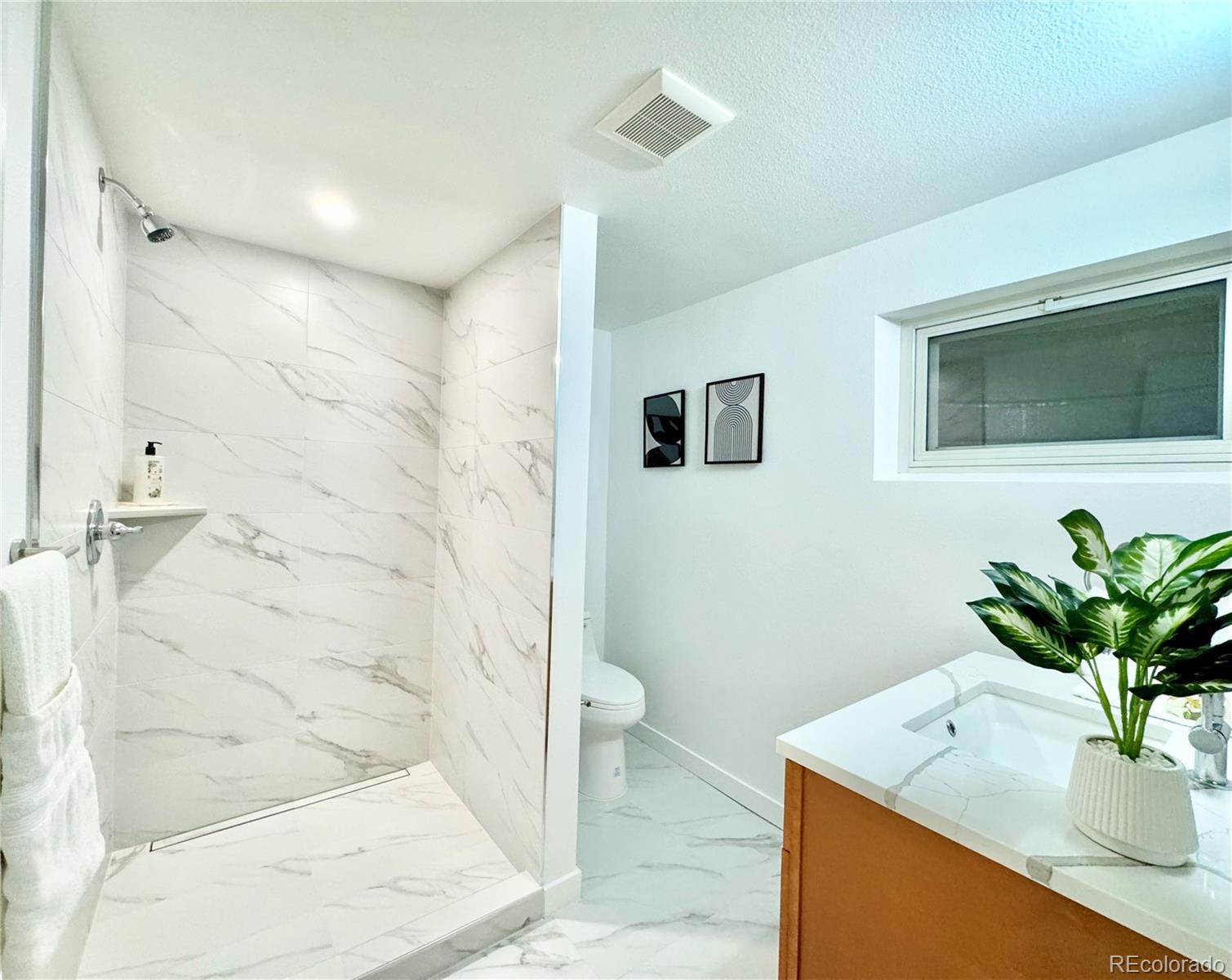 5591 E Lehigh Avenue